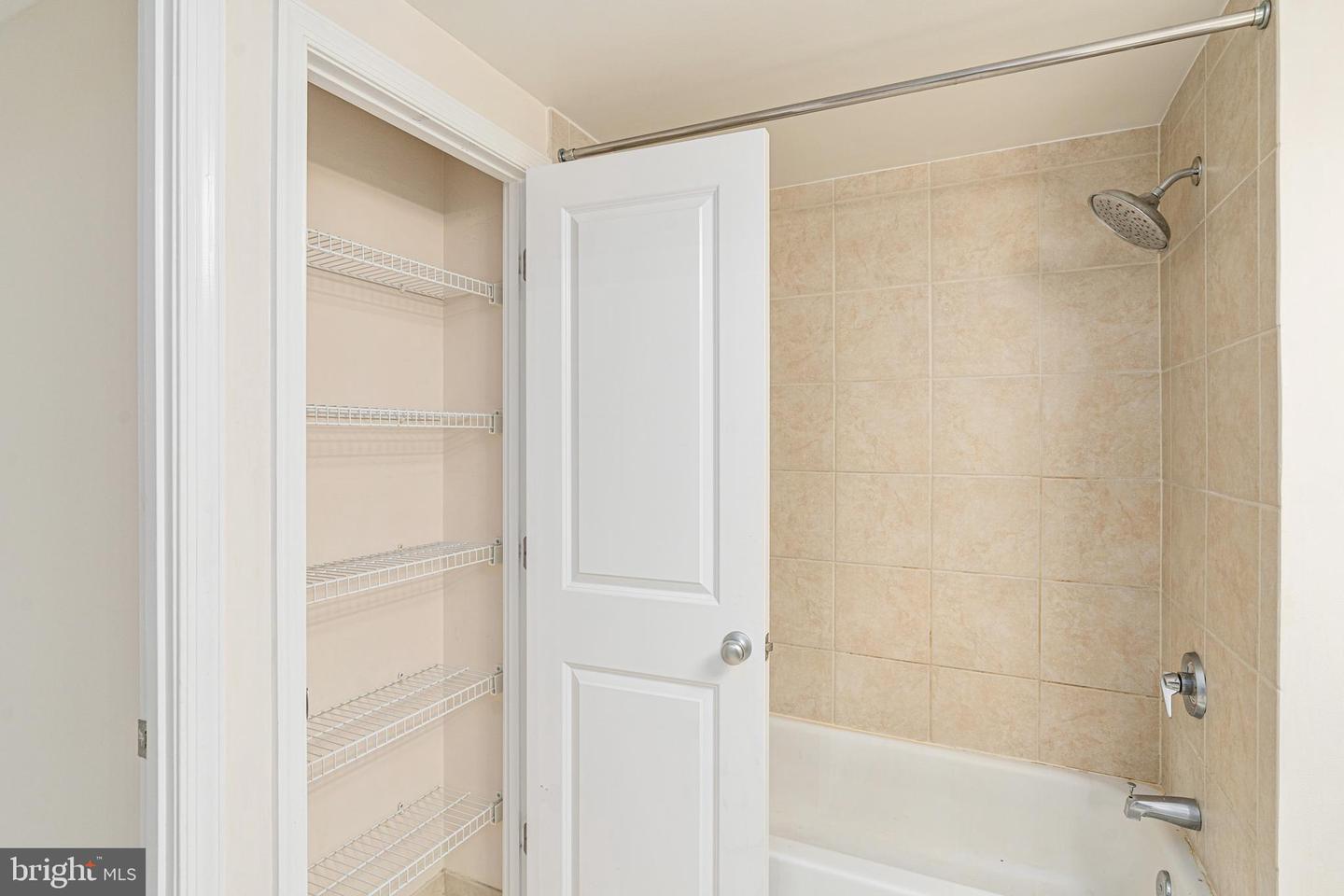 851 N GLEBE RD #1407, ARLINGTON, Virginia 22203, 1 Bedroom Bedrooms, 3 Rooms Rooms,1 BathroomBathrooms,Residential,For sale,851 N GLEBE RD #1407,VAAR2056502 MLS # VAAR2056502