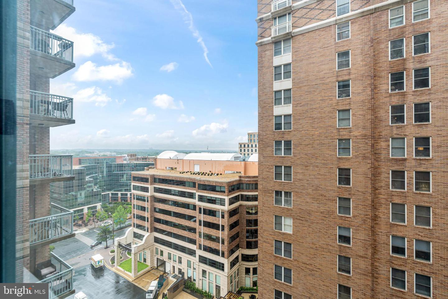 851 N GLEBE RD #1407, ARLINGTON, Virginia 22203, 1 Bedroom Bedrooms, 3 Rooms Rooms,1 BathroomBathrooms,Residential,For sale,851 N GLEBE RD #1407,VAAR2056502 MLS # VAAR2056502