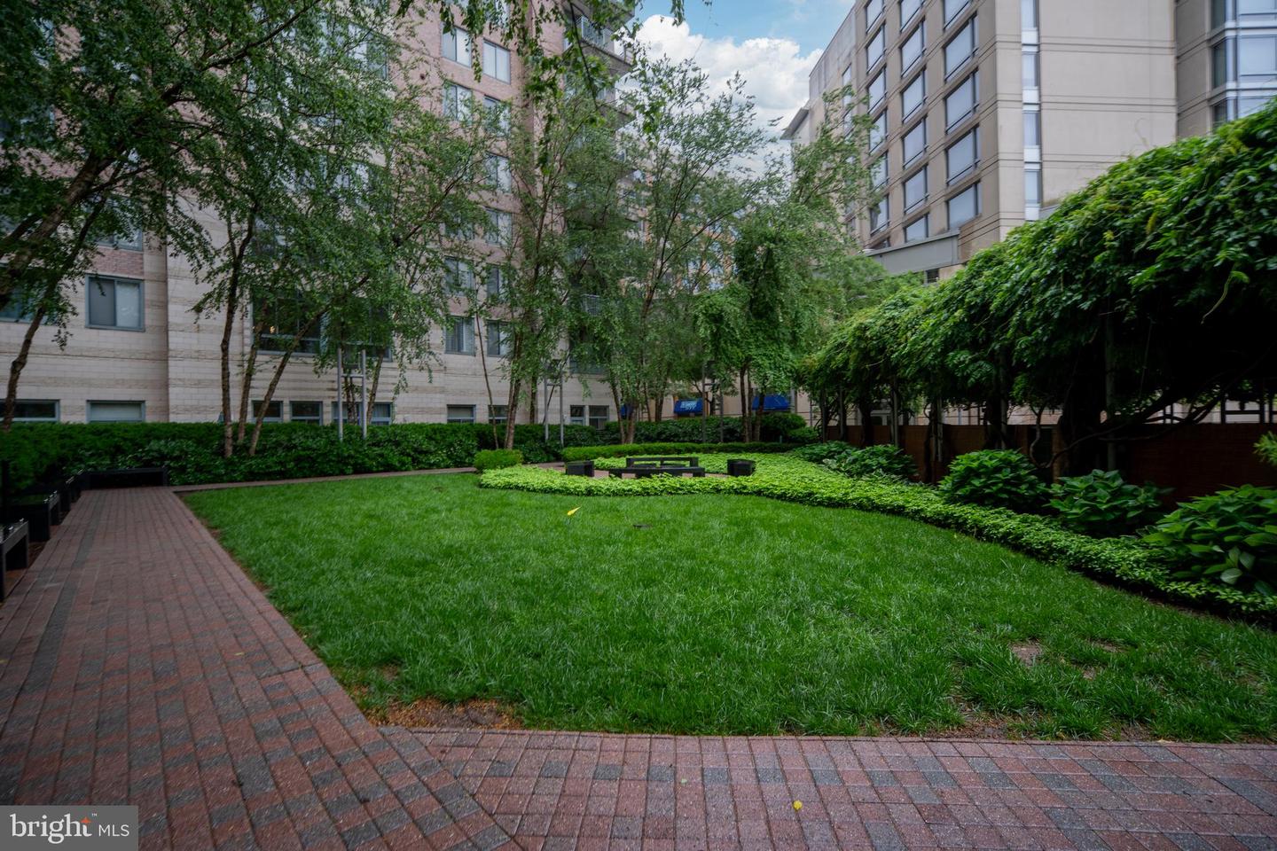 851 N GLEBE RD #1407, ARLINGTON, Virginia 22203, 1 Bedroom Bedrooms, 3 Rooms Rooms,1 BathroomBathrooms,Residential,For sale,851 N GLEBE RD #1407,VAAR2056502 MLS # VAAR2056502