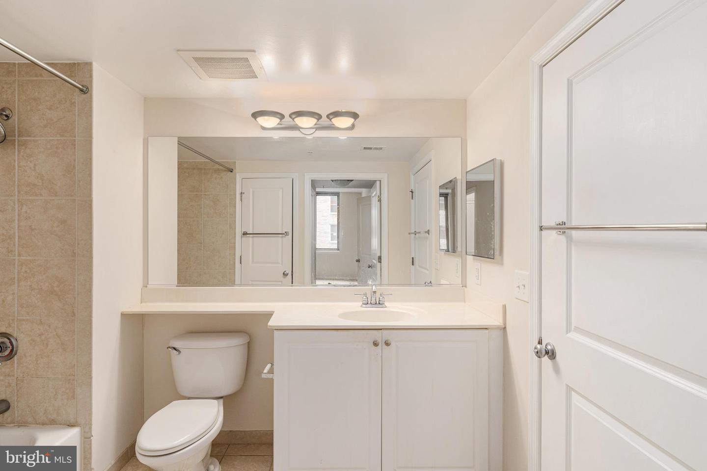 851 N GLEBE RD #1407, ARLINGTON, Virginia 22203, 1 Bedroom Bedrooms, 3 Rooms Rooms,1 BathroomBathrooms,Residential,For sale,851 N GLEBE RD #1407,VAAR2056502 MLS # VAAR2056502
