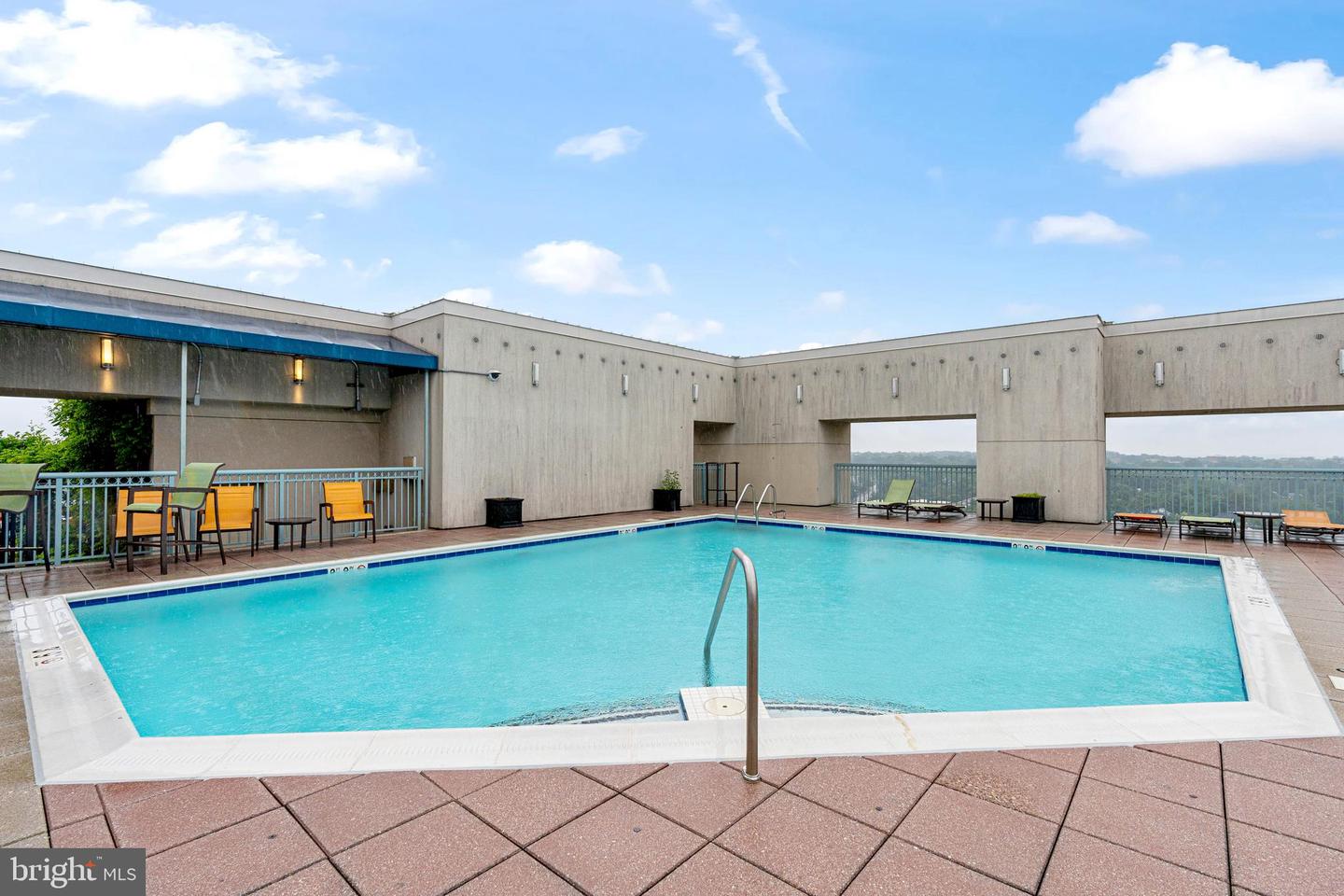 851 N GLEBE RD #1407, ARLINGTON, Virginia 22203, 1 Bedroom Bedrooms, 3 Rooms Rooms,1 BathroomBathrooms,Residential,For sale,851 N GLEBE RD #1407,VAAR2056502 MLS # VAAR2056502