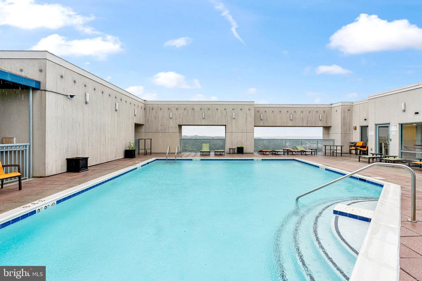 851 N GLEBE RD #1407, ARLINGTON, Virginia 22203, 1 Bedroom Bedrooms, 3 Rooms Rooms,1 BathroomBathrooms,Residential,For sale,851 N GLEBE RD #1407,VAAR2056502 MLS # VAAR2056502