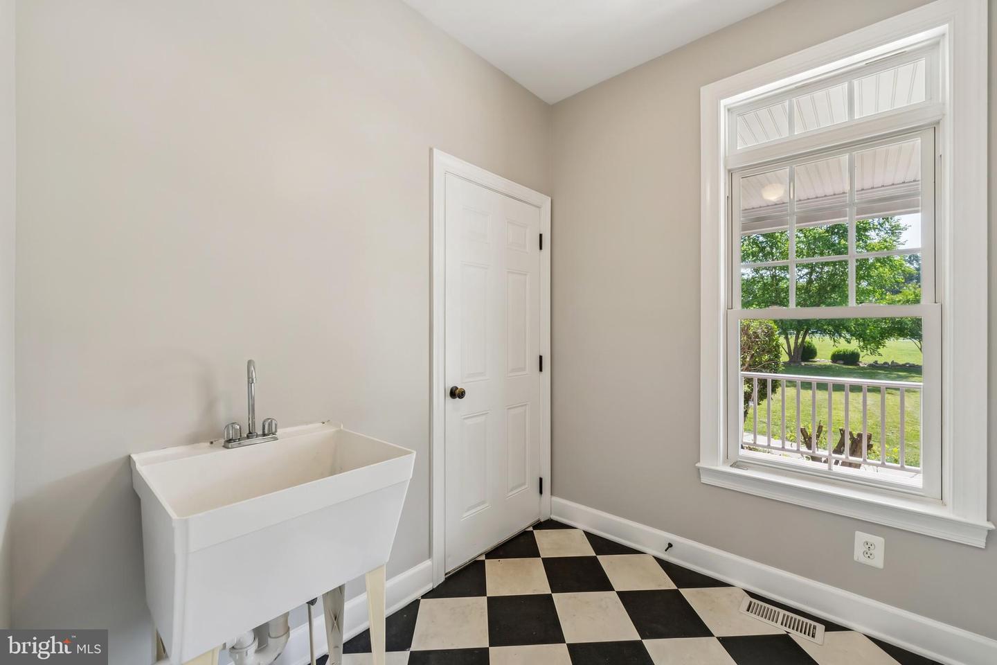 8900 OLDE MEADOW WAY, SPOTSYLVANIA, Virginia 22551, 6 Bedrooms Bedrooms, ,6 BathroomsBathrooms,Residential,For sale,8900 OLDE MEADOW WAY,VASP2033996 MLS # VASP2033996