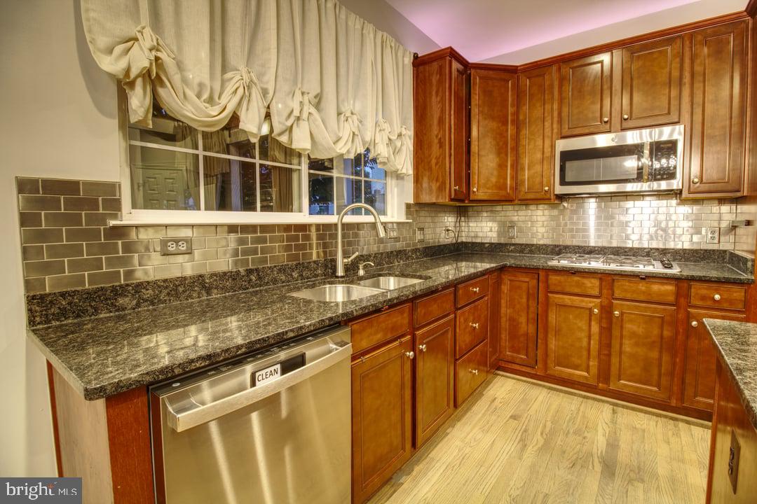 16116 MOUNTAIN EAGLE CT, WOODBRIDGE, Virginia 22191, 5 Bedrooms Bedrooms, ,3 BathroomsBathrooms,Residential,For sale,16116 MOUNTAIN EAGLE CT,VAPW2094710 MLS # VAPW2094710