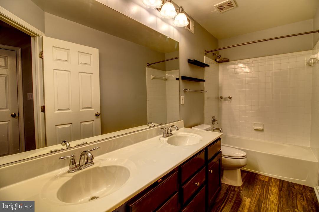 16116 MOUNTAIN EAGLE CT, WOODBRIDGE, Virginia 22191, 5 Bedrooms Bedrooms, ,3 BathroomsBathrooms,Residential,For sale,16116 MOUNTAIN EAGLE CT,VAPW2094710 MLS # VAPW2094710