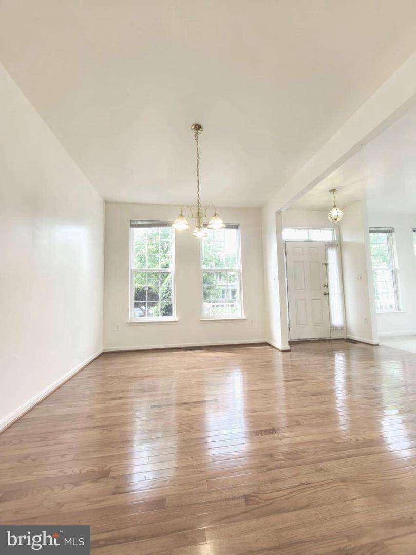 35547 SARASOTA ST, ROUND HILL, Virginia 20141, 4 Bedrooms Bedrooms, 4 Rooms Rooms,3 BathroomsBathrooms,Residential,For sale,35547 SARASOTA ST,VALO2098506 MLS # VALO2098506