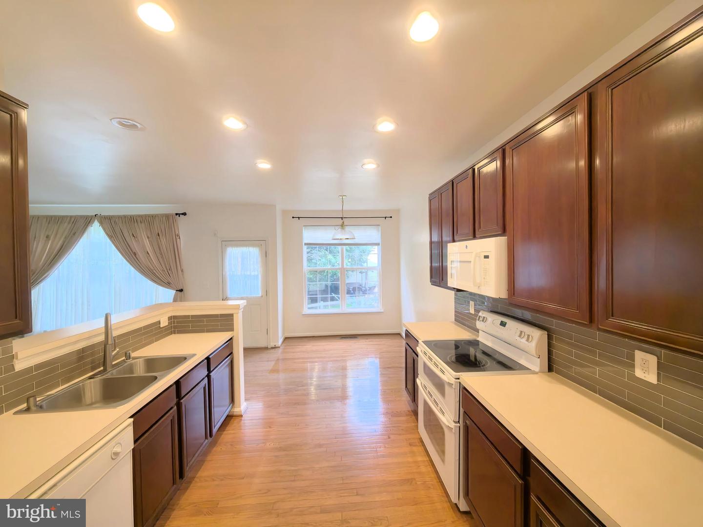 35547 SARASOTA ST, ROUND HILL, Virginia 20141, 4 Bedrooms Bedrooms, 4 Rooms Rooms,3 BathroomsBathrooms,Residential,For sale,35547 SARASOTA ST,VALO2098506 MLS # VALO2098506