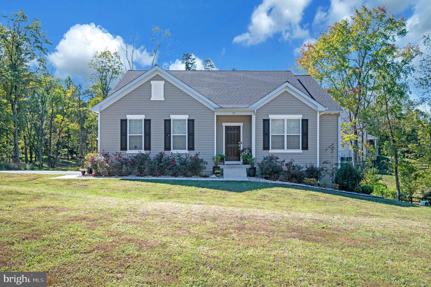 21 WALNUT GROVE DR, FREDERICKSBURG, Virginia 22406, 3 Bedrooms Bedrooms, ,3 BathroomsBathrooms,Residential,For sale,21 WALNUT GROVE DR,VAST2039942 MLS # VAST2039942