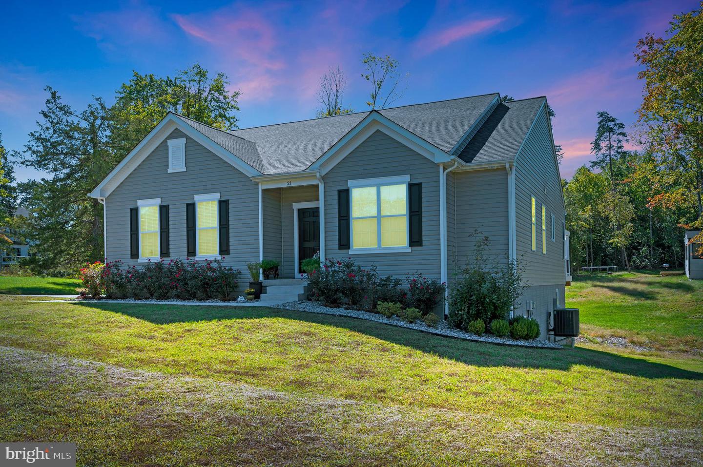21 WALNUT GROVE DR, FREDERICKSBURG, Virginia 22406, 3 Bedrooms Bedrooms, ,3 BathroomsBathrooms,Residential,For sale,21 WALNUT GROVE DR,VAST2039942 MLS # VAST2039942