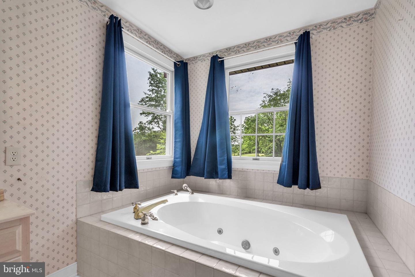 2072 SENSENY RD, BERRYVILLE, Virginia 22611, 4 Bedrooms Bedrooms, 12 Rooms Rooms,3 BathroomsBathrooms,Residential,For sale,2072 SENSENY RD,VACL2003780 MLS # VACL2003780
