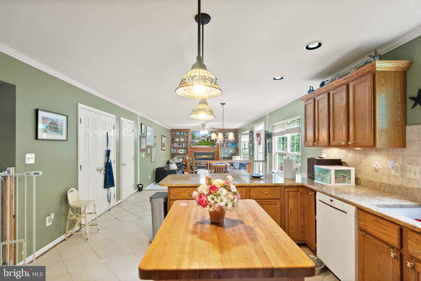 316 OAKCREST MANOR DR NE, LEESBURG, Virginia 20176, 6 Bedrooms Bedrooms, ,3 BathroomsBathrooms,Residential,For sale,316 OAKCREST MANOR DR NE,VALO2097892 MLS # VALO2097892