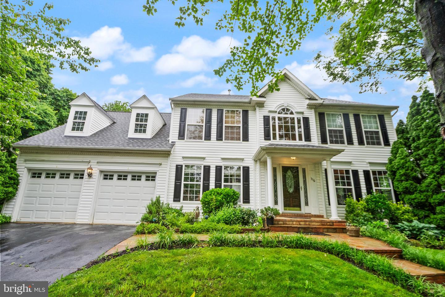 316 OAKCREST MANOR DR NE, LEESBURG, Virginia 20176, 6 Bedrooms Bedrooms, ,3 BathroomsBathrooms,Residential,For sale,316 OAKCREST MANOR DR NE,VALO2097892 MLS # VALO2097892