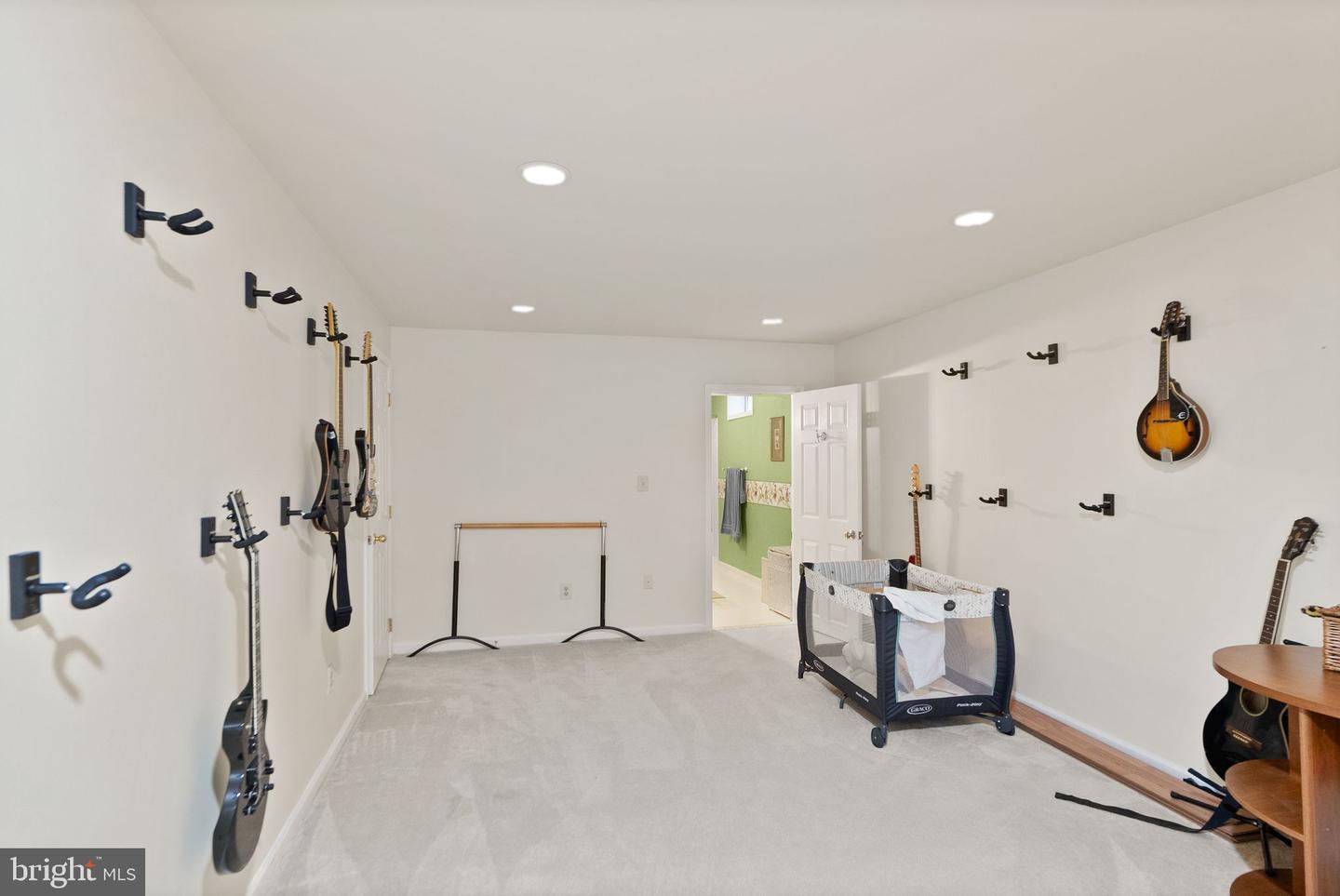 316 OAKCREST MANOR DR NE, LEESBURG, Virginia 20176, 6 Bedrooms Bedrooms, ,3 BathroomsBathrooms,Residential,For sale,316 OAKCREST MANOR DR NE,VALO2097892 MLS # VALO2097892
