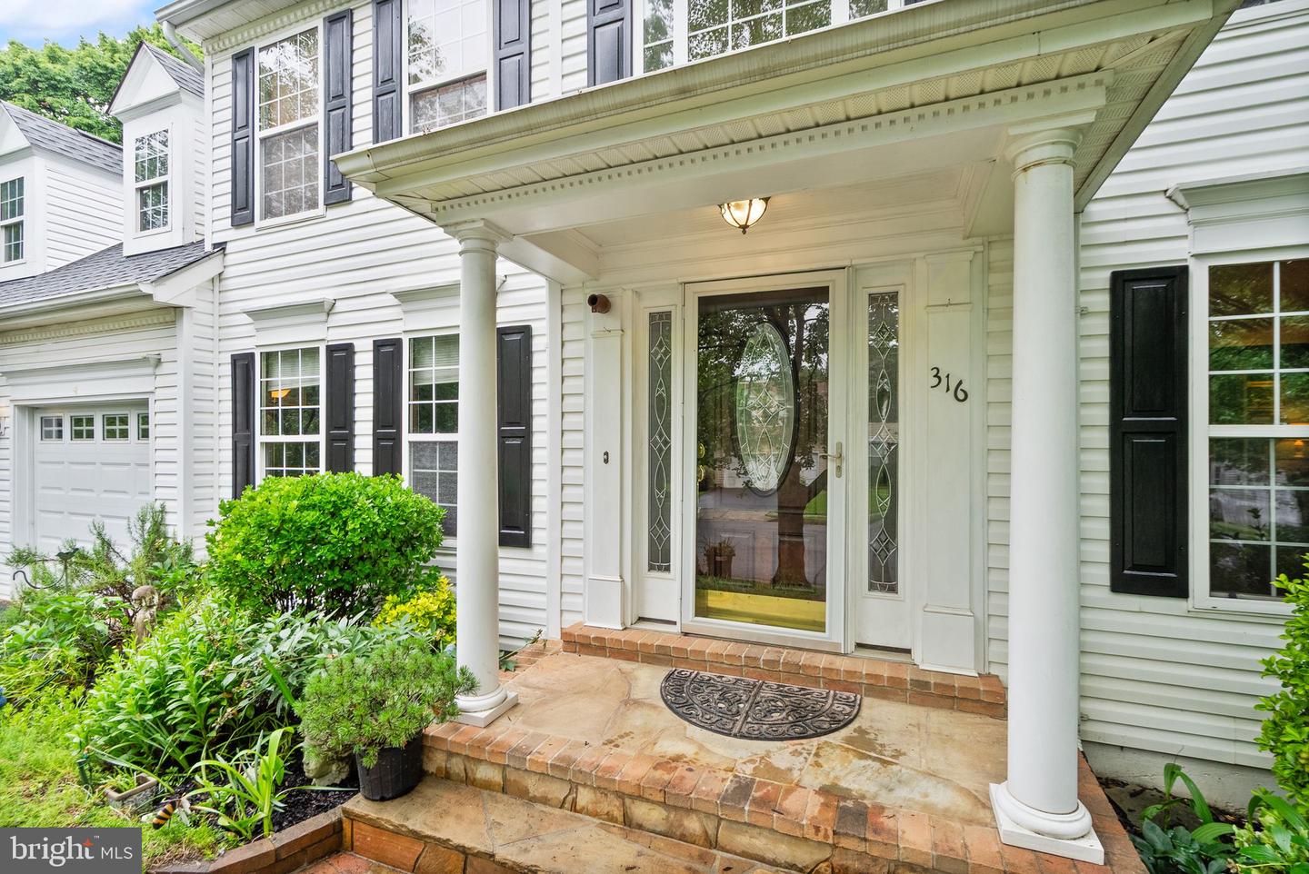316 OAKCREST MANOR DR NE, LEESBURG, Virginia 20176, 6 Bedrooms Bedrooms, ,3 BathroomsBathrooms,Residential,For sale,316 OAKCREST MANOR DR NE,VALO2097892 MLS # VALO2097892