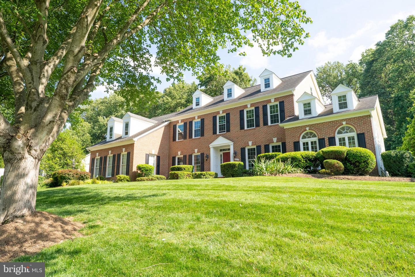 9711 BROOKSTONE LN, VIENNA, Virginia 22182, 5 Bedrooms Bedrooms, ,5 BathroomsBathrooms,Residential,For sale,9711 BROOKSTONE LN,VAFX2246520 MLS # VAFX2246520