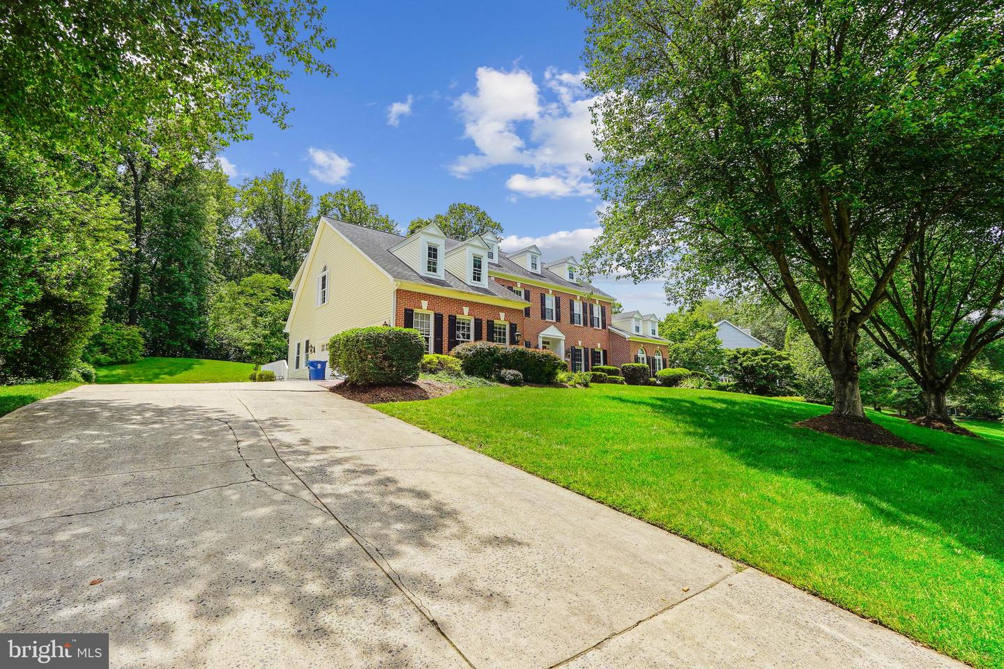 9711 BROOKSTONE LN, VIENNA, Virginia 22182, 5 Bedrooms Bedrooms, ,5 BathroomsBathrooms,Residential,For sale,9711 BROOKSTONE LN,VAFX2246520 MLS # VAFX2246520