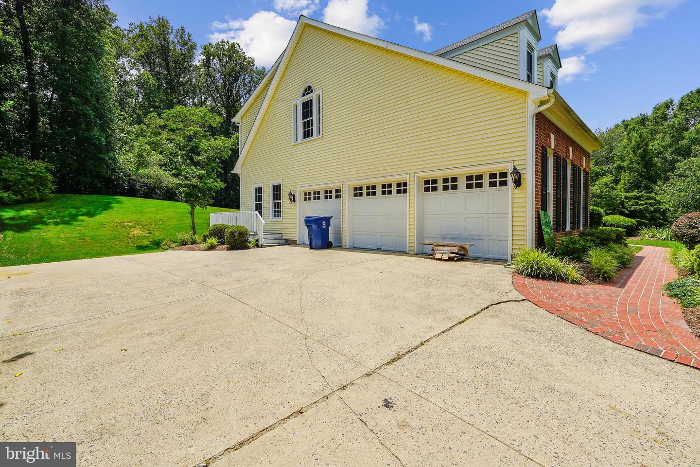 9711 BROOKSTONE LN, VIENNA, Virginia 22182, 5 Bedrooms Bedrooms, ,5 BathroomsBathrooms,Residential,For sale,9711 BROOKSTONE LN,VAFX2246520 MLS # VAFX2246520