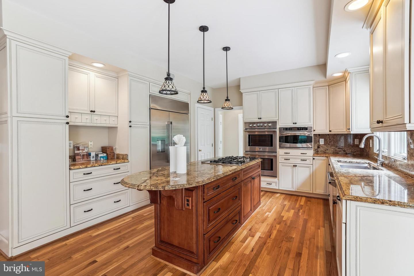 9711 BROOKSTONE LN, VIENNA, Virginia 22182, 5 Bedrooms Bedrooms, ,5 BathroomsBathrooms,Residential,For sale,9711 BROOKSTONE LN,VAFX2246520 MLS # VAFX2246520