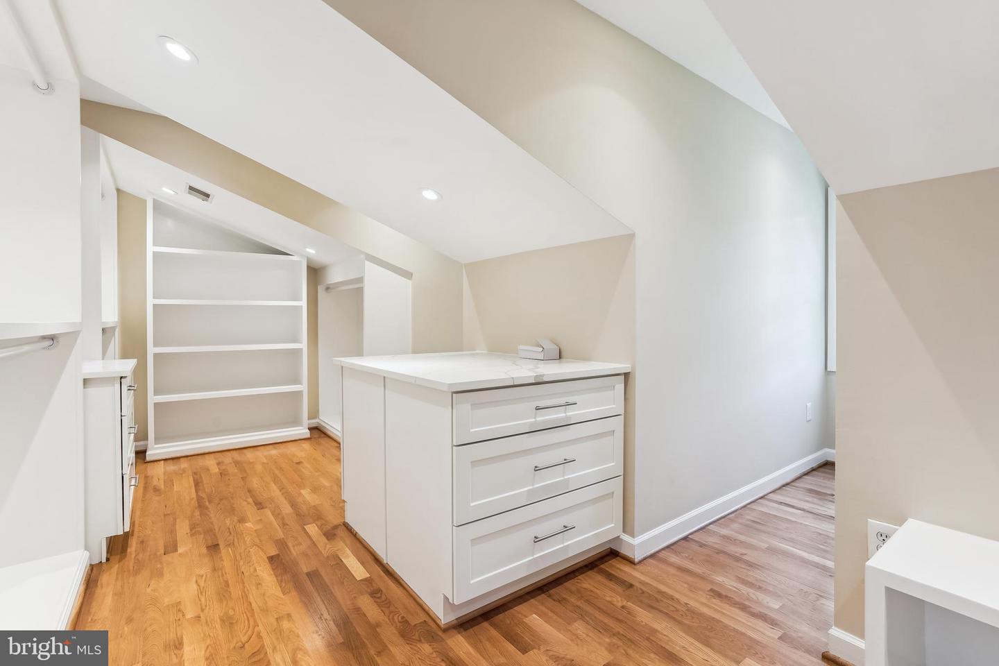 9711 BROOKSTONE LN, VIENNA, Virginia 22182, 5 Bedrooms Bedrooms, ,5 BathroomsBathrooms,Residential,For sale,9711 BROOKSTONE LN,VAFX2246520 MLS # VAFX2246520