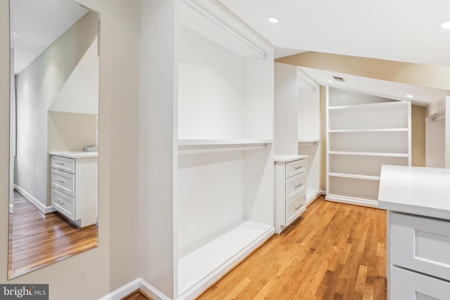 9711 BROOKSTONE LN, VIENNA, Virginia 22182, 5 Bedrooms Bedrooms, ,5 BathroomsBathrooms,Residential,For sale,9711 BROOKSTONE LN,VAFX2246520 MLS # VAFX2246520