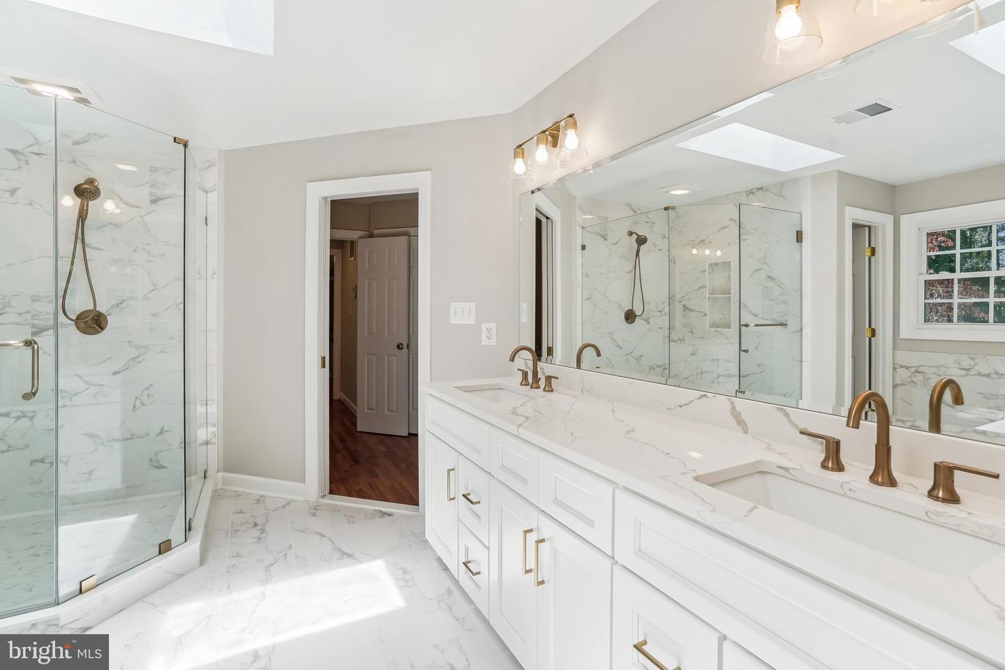 9711 BROOKSTONE LN, VIENNA, Virginia 22182, 5 Bedrooms Bedrooms, ,5 BathroomsBathrooms,Residential,For sale,9711 BROOKSTONE LN,VAFX2246520 MLS # VAFX2246520