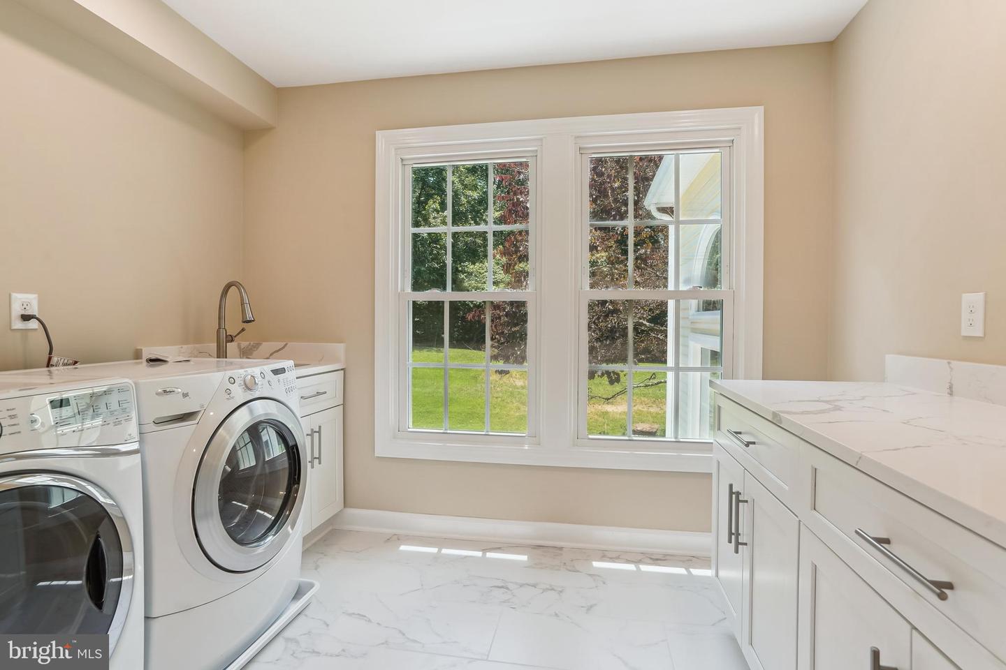 9711 BROOKSTONE LN, VIENNA, Virginia 22182, 5 Bedrooms Bedrooms, ,5 BathroomsBathrooms,Residential,For sale,9711 BROOKSTONE LN,VAFX2246520 MLS # VAFX2246520