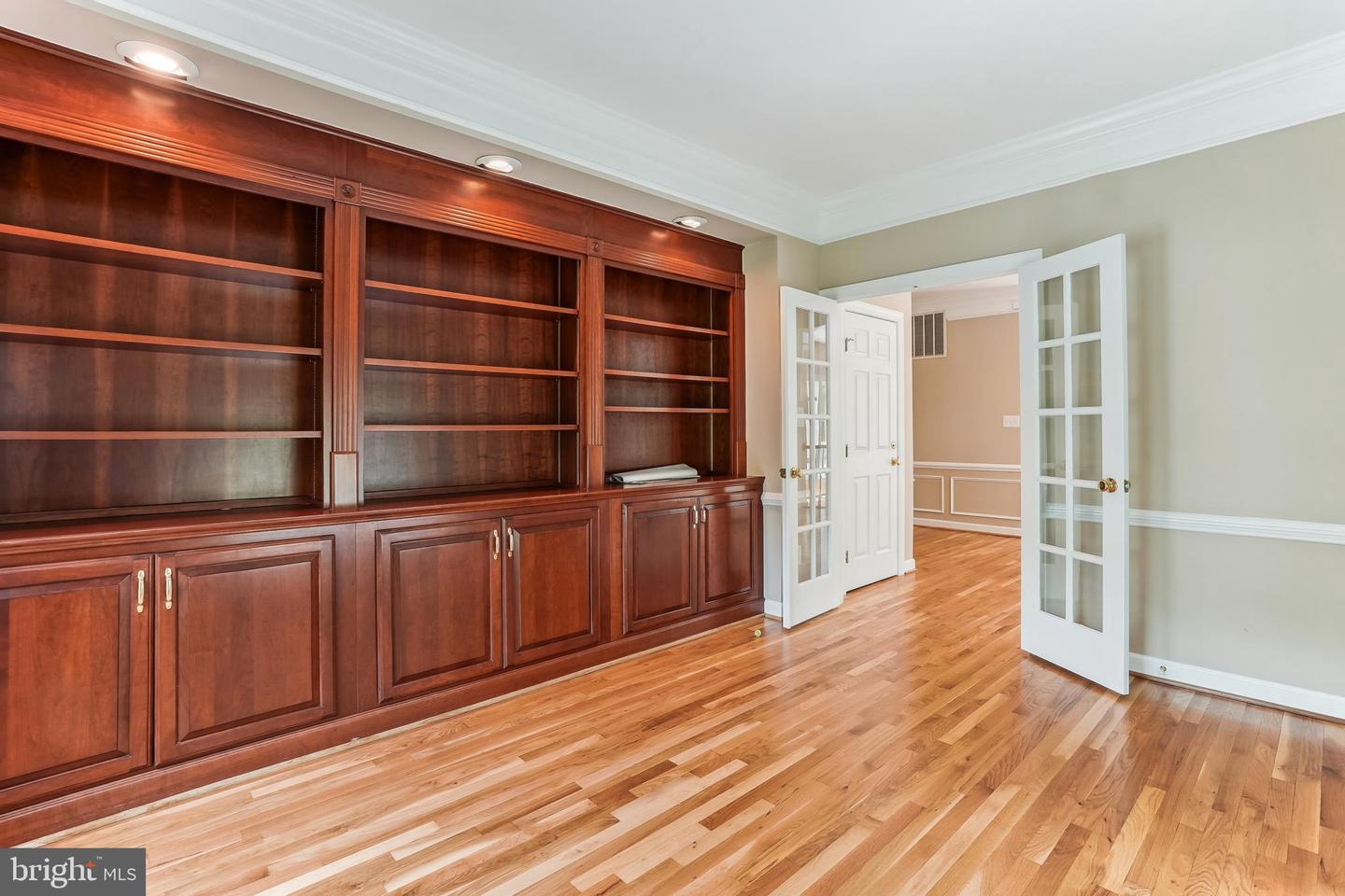 9711 BROOKSTONE LN, VIENNA, Virginia 22182, 5 Bedrooms Bedrooms, ,5 BathroomsBathrooms,Residential,For sale,9711 BROOKSTONE LN,VAFX2246520 MLS # VAFX2246520