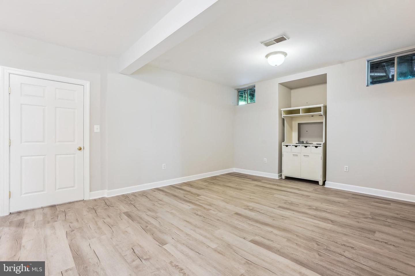 9711 BROOKSTONE LN, VIENNA, Virginia 22182, 5 Bedrooms Bedrooms, ,5 BathroomsBathrooms,Residential,For sale,9711 BROOKSTONE LN,VAFX2246520 MLS # VAFX2246520