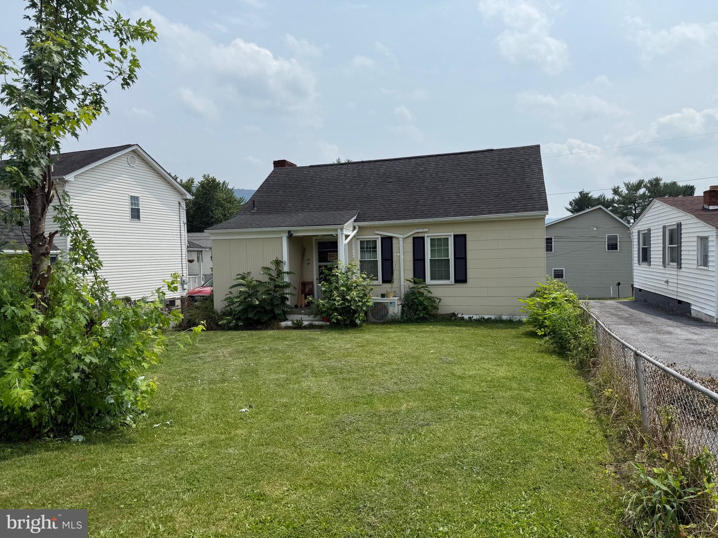1027 E WASHINGTON ST, STRASBURG, Virginia 22657, 2 Bedrooms Bedrooms, ,1 BathroomBathrooms,Residential,For sale,1027 E WASHINGTON ST,VASH2011726 MLS # VASH2011726