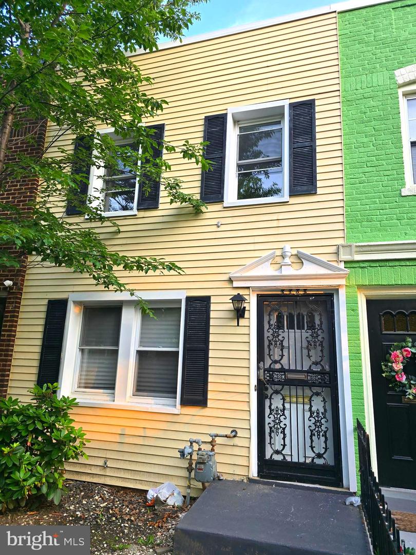 3333 CLAY PL NE, WASHINGTON, District Of Columbia 20019, 2 Bedrooms Bedrooms, ,1 BathroomBathrooms,Residential,For sale,3333 CLAY PL NE,DCDC2206114 MLS # DCDC2206114