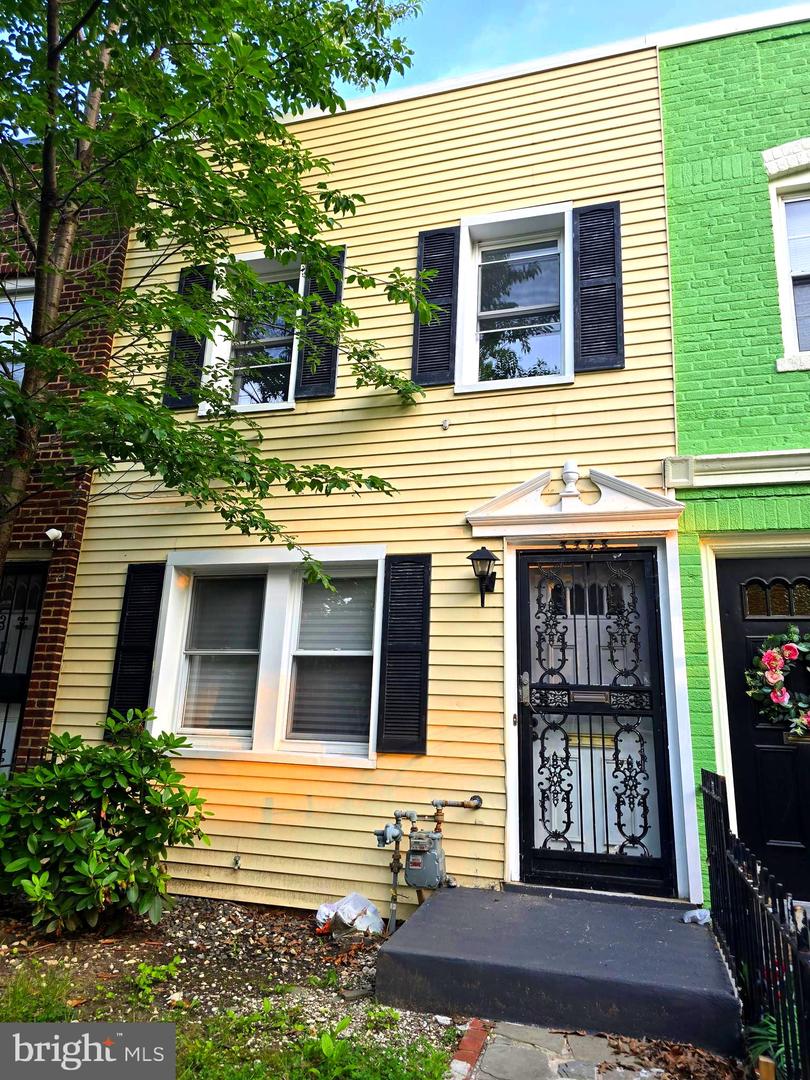 3333 CLAY PL NE, WASHINGTON, District Of Columbia 20019, 2 Bedrooms Bedrooms, ,1 BathroomBathrooms,Residential,For sale,3333 CLAY PL NE,DCDC2206114 MLS # DCDC2206114