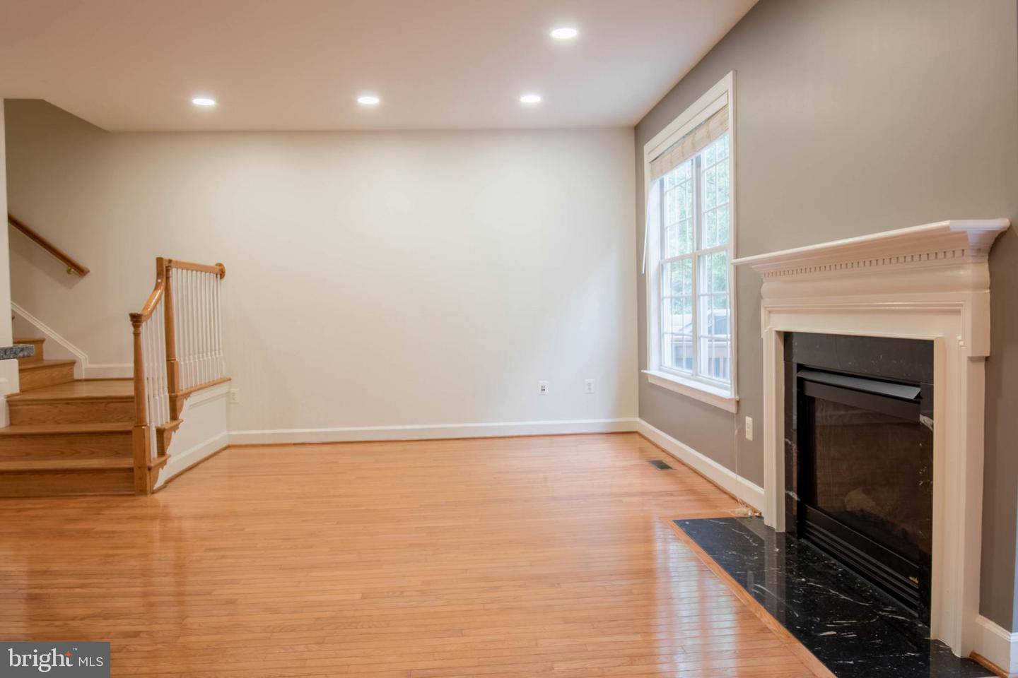 114 HERNDON MILL CIR, HERNDON, Virginia 20170, 3 Bedrooms Bedrooms, ,3 BathroomsBathrooms,Residential,For sale,114 HERNDON MILL CIR,VAFX2248032 MLS # VAFX2248032
