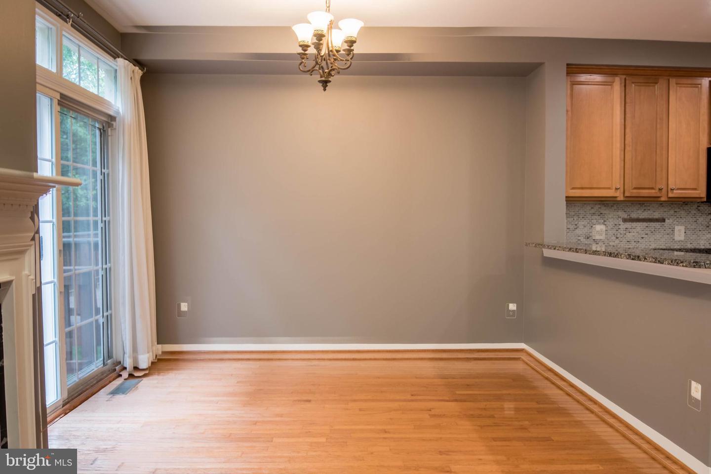 114 HERNDON MILL CIR, HERNDON, Virginia 20170, 3 Bedrooms Bedrooms, ,3 BathroomsBathrooms,Residential,For sale,114 HERNDON MILL CIR,VAFX2248032 MLS # VAFX2248032