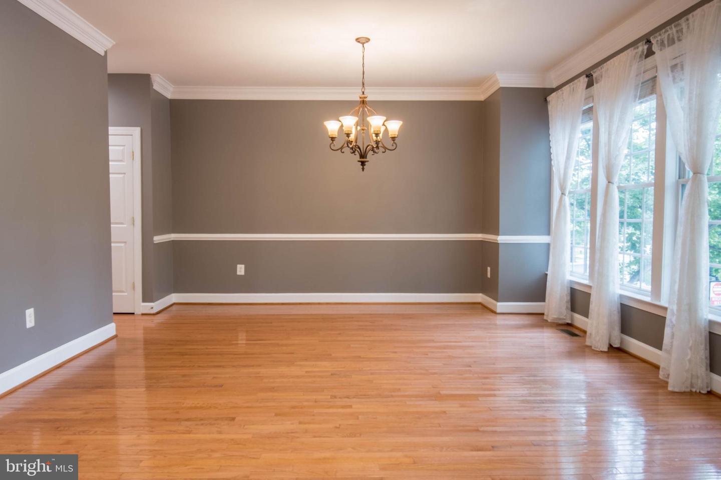 114 HERNDON MILL CIR, HERNDON, Virginia 20170, 3 Bedrooms Bedrooms, ,3 BathroomsBathrooms,Residential,For sale,114 HERNDON MILL CIR,VAFX2248032 MLS # VAFX2248032