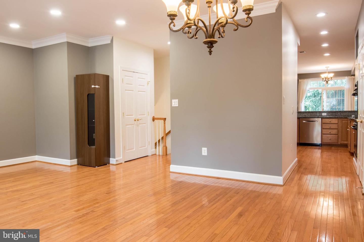 114 HERNDON MILL CIR, HERNDON, Virginia 20170, 3 Bedrooms Bedrooms, ,3 BathroomsBathrooms,Residential,For sale,114 HERNDON MILL CIR,VAFX2248032 MLS # VAFX2248032