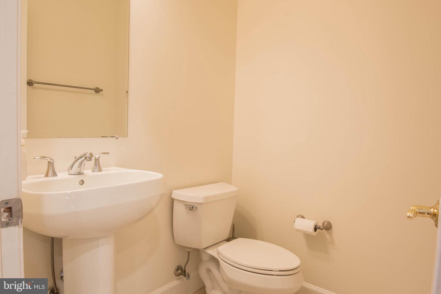 114 HERNDON MILL CIR, HERNDON, Virginia 20170, 3 Bedrooms Bedrooms, ,3 BathroomsBathrooms,Residential,For sale,114 HERNDON MILL CIR,VAFX2248032 MLS # VAFX2248032