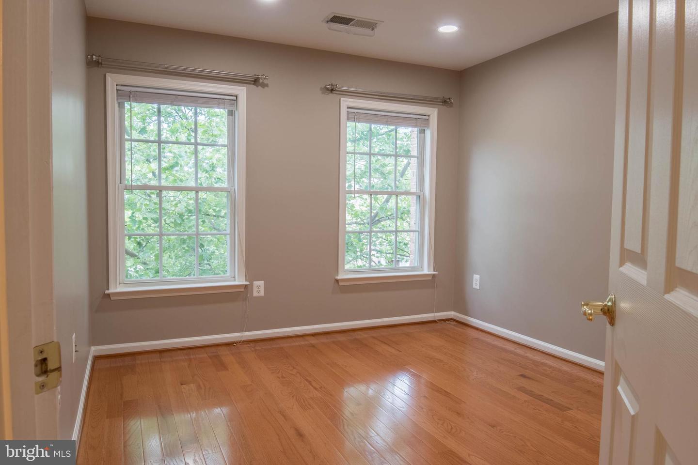 114 HERNDON MILL CIR, HERNDON, Virginia 20170, 3 Bedrooms Bedrooms, ,3 BathroomsBathrooms,Residential,For sale,114 HERNDON MILL CIR,VAFX2248032 MLS # VAFX2248032