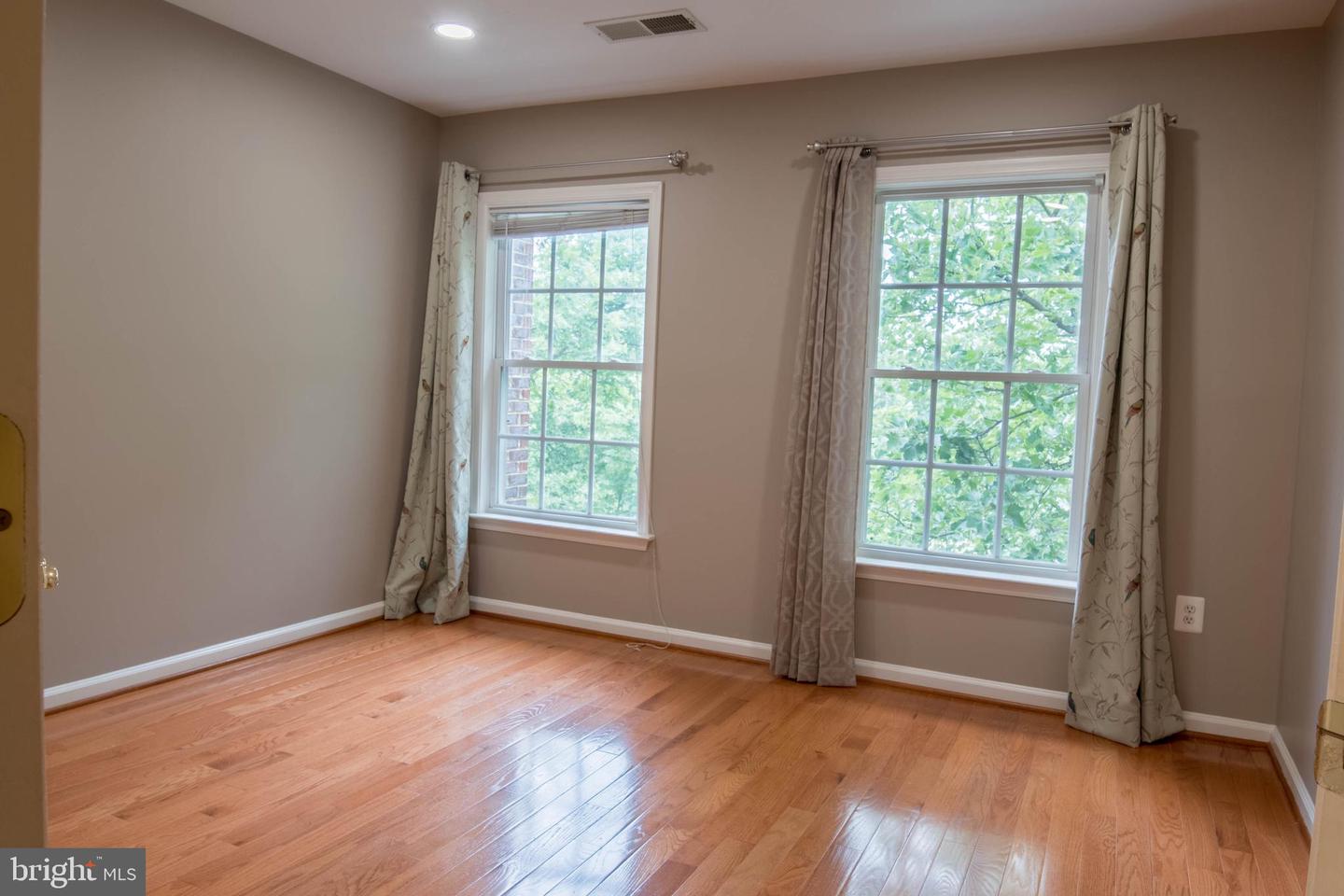 114 HERNDON MILL CIR, HERNDON, Virginia 20170, 3 Bedrooms Bedrooms, ,3 BathroomsBathrooms,Residential,For sale,114 HERNDON MILL CIR,VAFX2248032 MLS # VAFX2248032