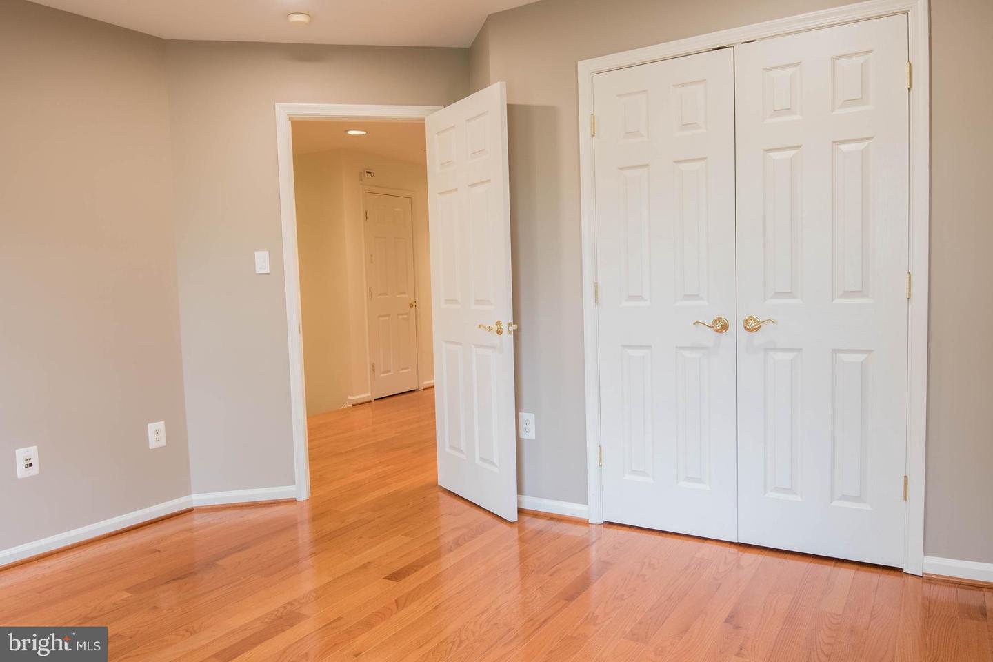 114 HERNDON MILL CIR, HERNDON, Virginia 20170, 3 Bedrooms Bedrooms, ,3 BathroomsBathrooms,Residential,For sale,114 HERNDON MILL CIR,VAFX2248032 MLS # VAFX2248032