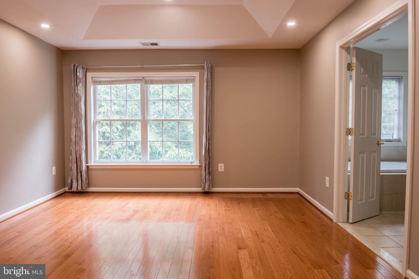 114 HERNDON MILL CIR, HERNDON, Virginia 20170, 3 Bedrooms Bedrooms, ,3 BathroomsBathrooms,Residential,For sale,114 HERNDON MILL CIR,VAFX2248032 MLS # VAFX2248032
