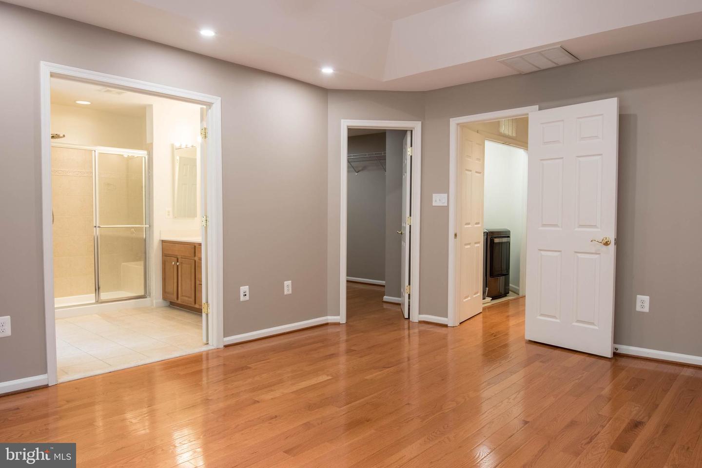 114 HERNDON MILL CIR, HERNDON, Virginia 20170, 3 Bedrooms Bedrooms, ,3 BathroomsBathrooms,Residential,For sale,114 HERNDON MILL CIR,VAFX2248032 MLS # VAFX2248032