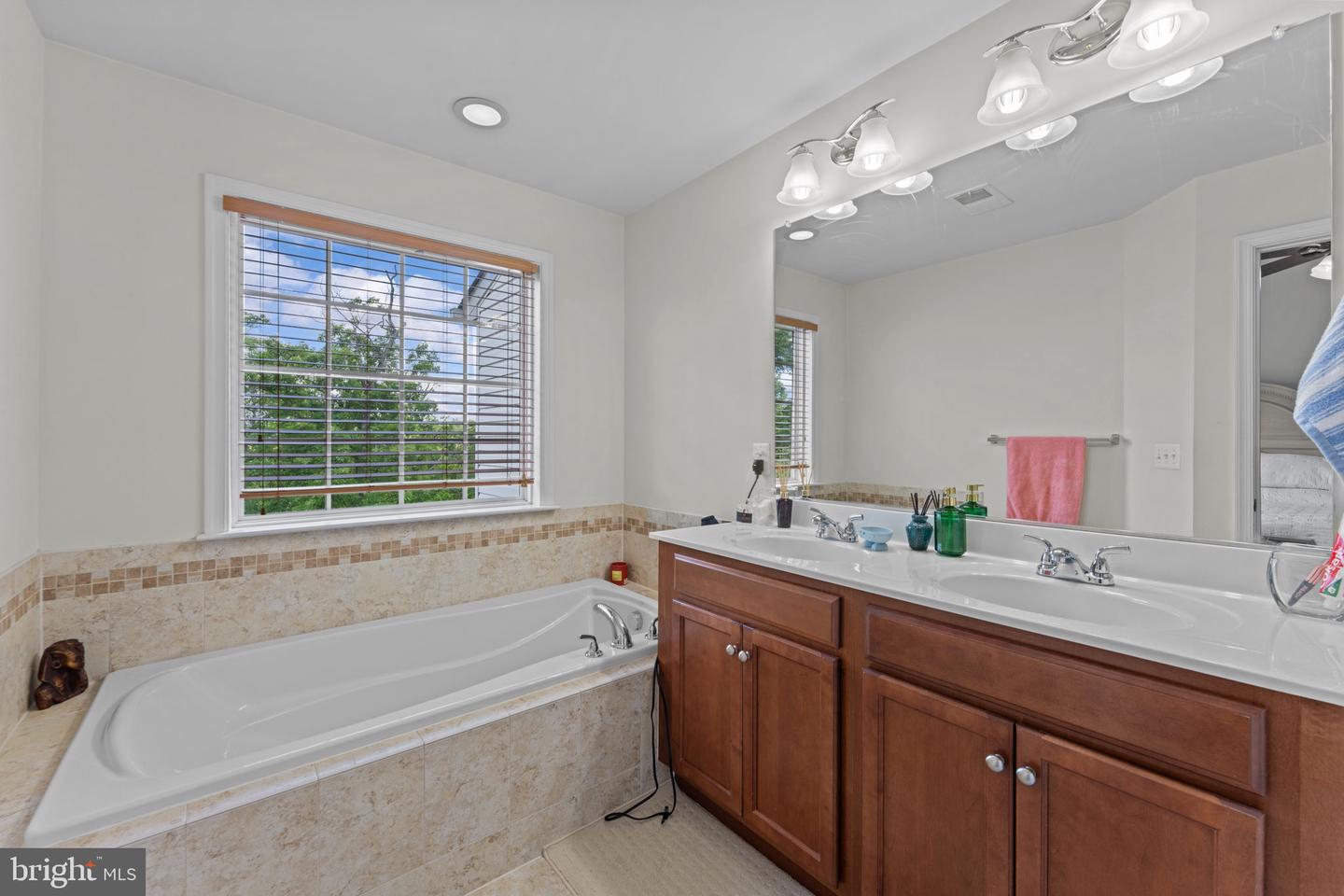 2386 BATTERY HILL CIR, WOODBRIDGE, Virginia 22191, 3 Bedrooms Bedrooms, ,3 BathroomsBathrooms,Residential,For sale,2386 BATTERY HILL CIR,VAPW2094098 MLS # VAPW2094098