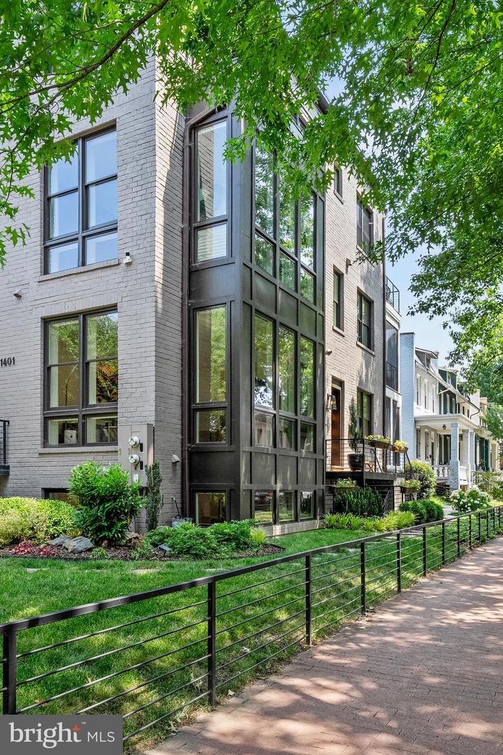1401 SOUTH CAROLINA AVE SE #1, WASHINGTON, District Of Columbia 20003, 3 Bedrooms Bedrooms, ,2 BathroomsBathrooms,Residential,For sale,1401 SOUTH CAROLINA AVE SE #1,DCDC2204164 MLS # DCDC2204164