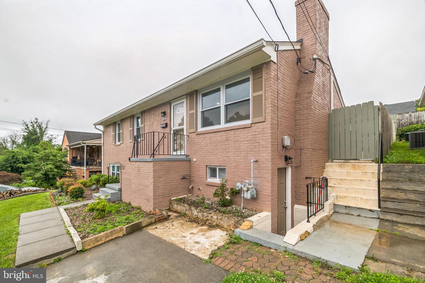 1709 REAVES ST, WINCHESTER, Virginia 22601, 4 Bedrooms Bedrooms, ,2 BathroomsBathrooms,Residential,For sale,1709 REAVES ST,VAWI2007928 MLS # VAWI2007928