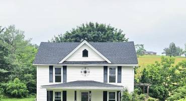 9751 SINGERS GLEN RD, SINGERS GLEN, Virginia 22850, 3 Bedrooms Bedrooms, ,1 BathroomBathrooms,Residential,For sale,9751 SINGERS GLEN RD,660126 MLS # 660126