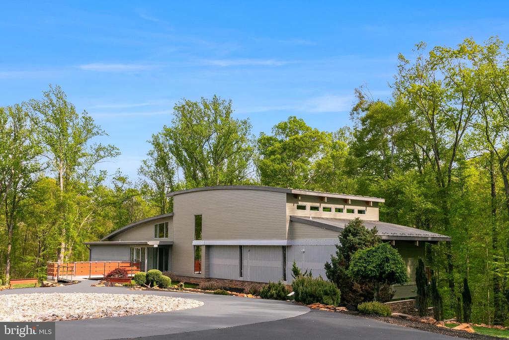 5553 BEVERLEYS MILL RD, BROAD RUN, Virginia, 4 Bedrooms Bedrooms, ,3 BathroomsBathrooms,Residential,5553 BEVERLEYS MILL RD,VAFQ2016334 MLS # VAFQ2016334