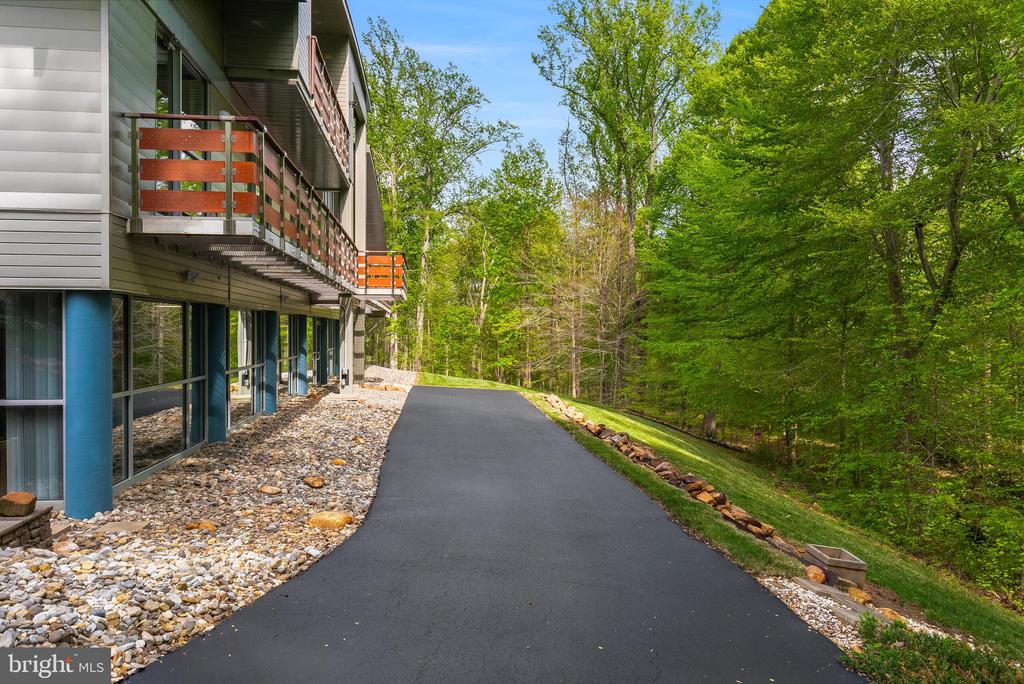 5553 BEVERLEYS MILL RD, BROAD RUN, Virginia, 4 Bedrooms Bedrooms, ,3 BathroomsBathrooms,Residential,5553 BEVERLEYS MILL RD,VAFQ2016334 MLS # VAFQ2016334