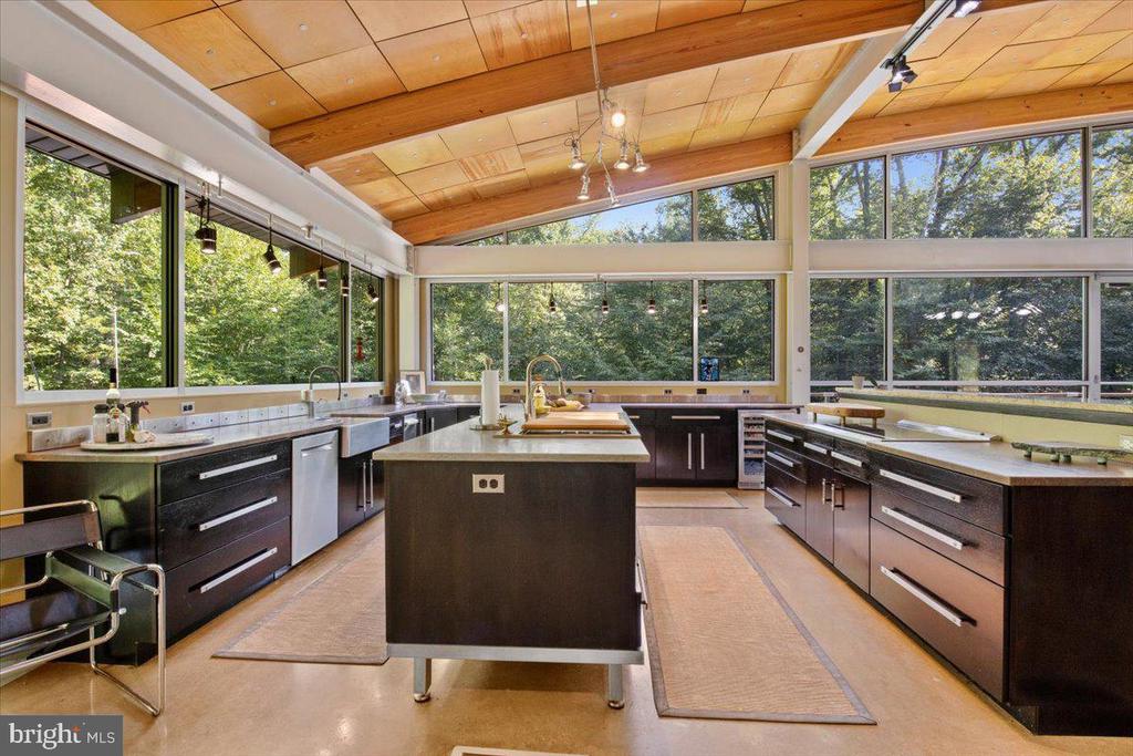 5553 BEVERLEYS MILL RD, BROAD RUN, Virginia, 4 Bedrooms Bedrooms, ,3 BathroomsBathrooms,Residential,5553 BEVERLEYS MILL RD,VAFQ2016334 MLS # VAFQ2016334