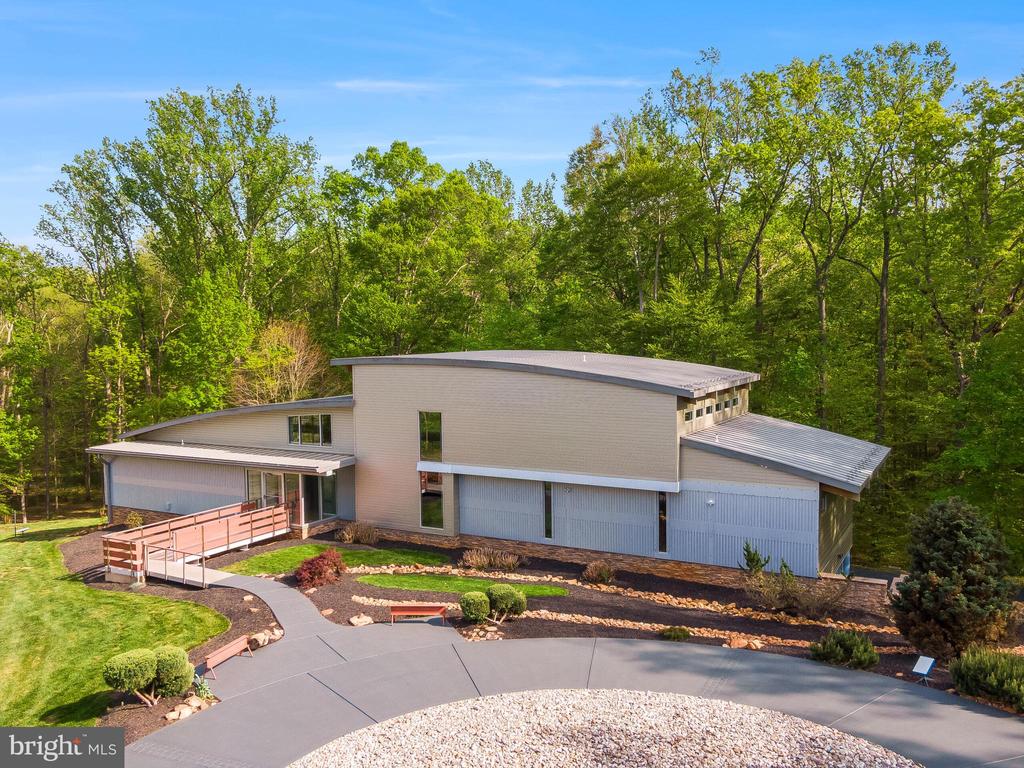 5553 BEVERLEYS MILL RD, BROAD RUN, Virginia, 4 Bedrooms Bedrooms, ,3 BathroomsBathrooms,Residential,5553 BEVERLEYS MILL RD,VAFQ2016334 MLS # VAFQ2016334