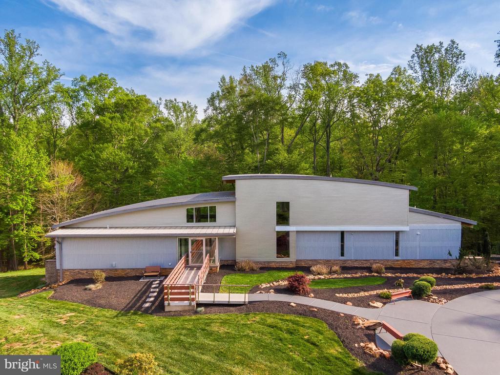 5553 BEVERLEYS MILL RD, BROAD RUN, Virginia, 4 Bedrooms Bedrooms, ,3 BathroomsBathrooms,Residential,5553 BEVERLEYS MILL RD,VAFQ2016334 MLS # VAFQ2016334